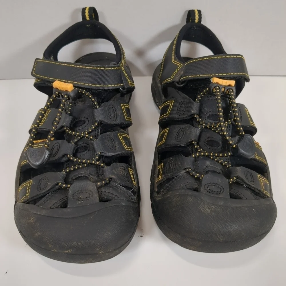 Keen Boys Black and Yellow Outdoor Hiking / Water Sandals , Size 4